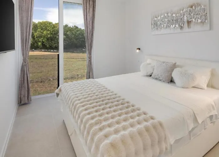 Mare & Mimi Luxury Collection *